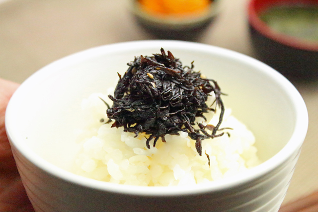 ふっくらとしたひじきは、噛むとシャッキリで不思議な食感です