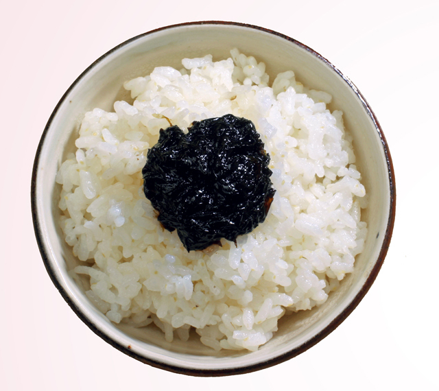 十六島海苔入り佃煮とご飯、何杯でも食べられます。