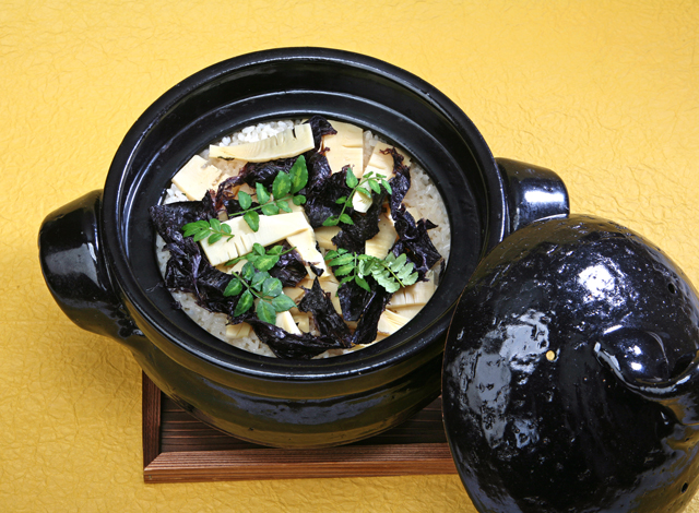 十六島海苔とたけのこの炊込みご飯です！